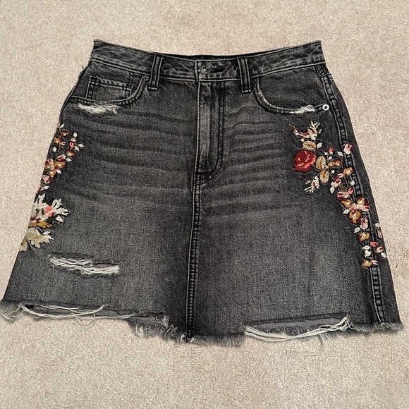 Abercrombie & Fitch Dresses & Skirts - VINTAGE Abercrombie & Fitch embroidered black denim skirt